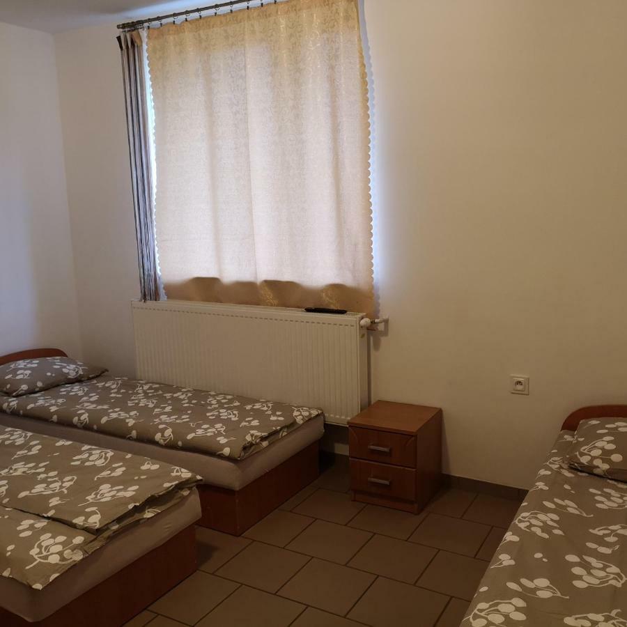 Noclegi U Adama Kajetany Exteriör bild