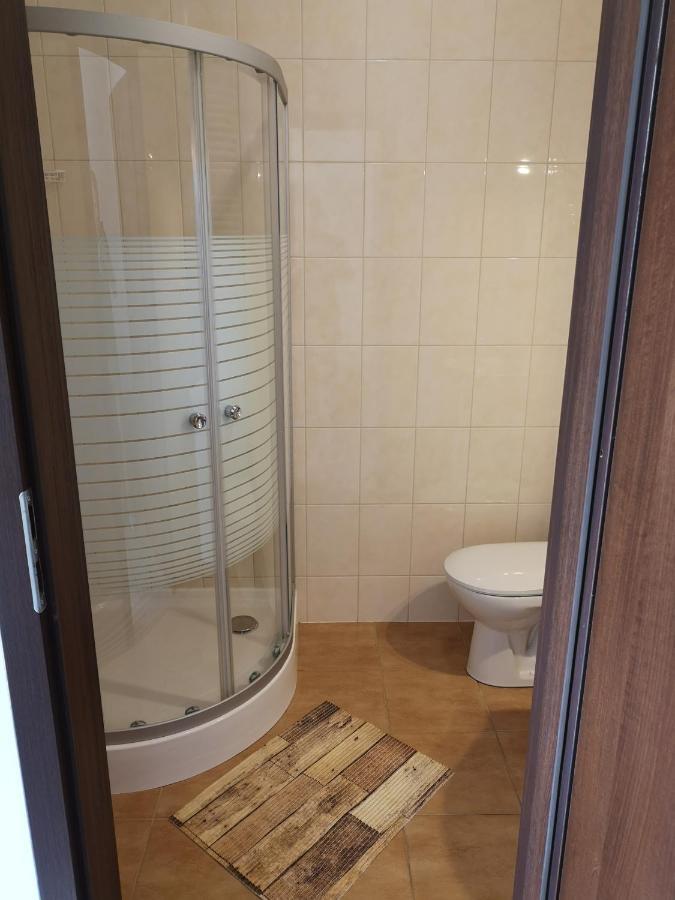 Noclegi U Adama Kajetany Exteriör bild